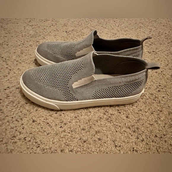 Gray Sparkly Flats 🩵 - Picture 3 of 4